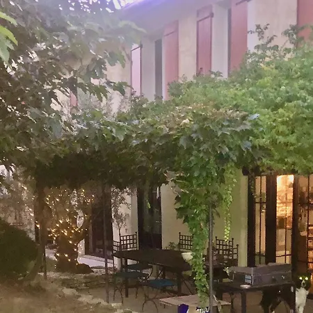 Une Ferme En Ville Bron Exterior photo